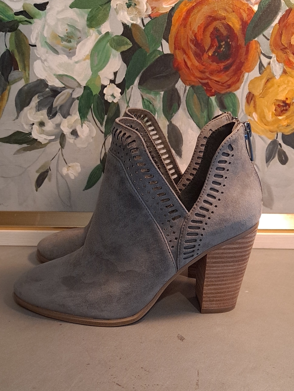 Vince Camuto Fileana Gray Suede Cutout Perforated Heeled Ankle Booties 7M